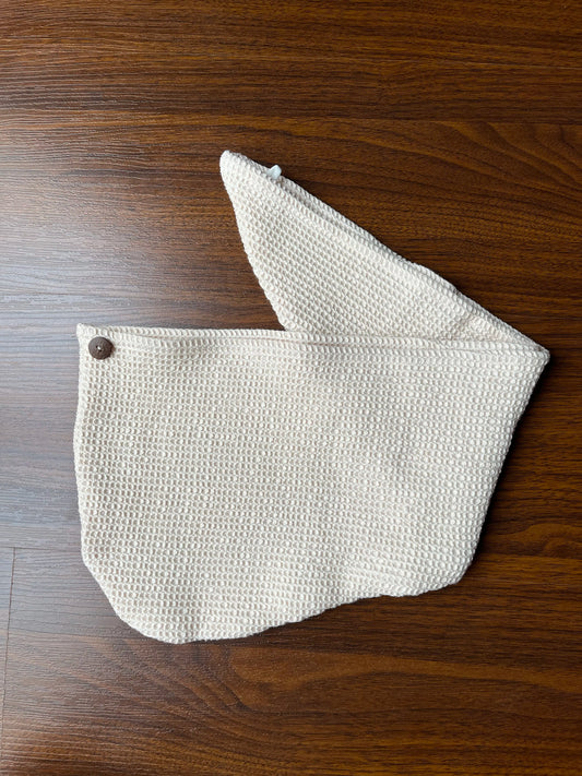 baradari waffle shampoo towel with a button on a wooden surface